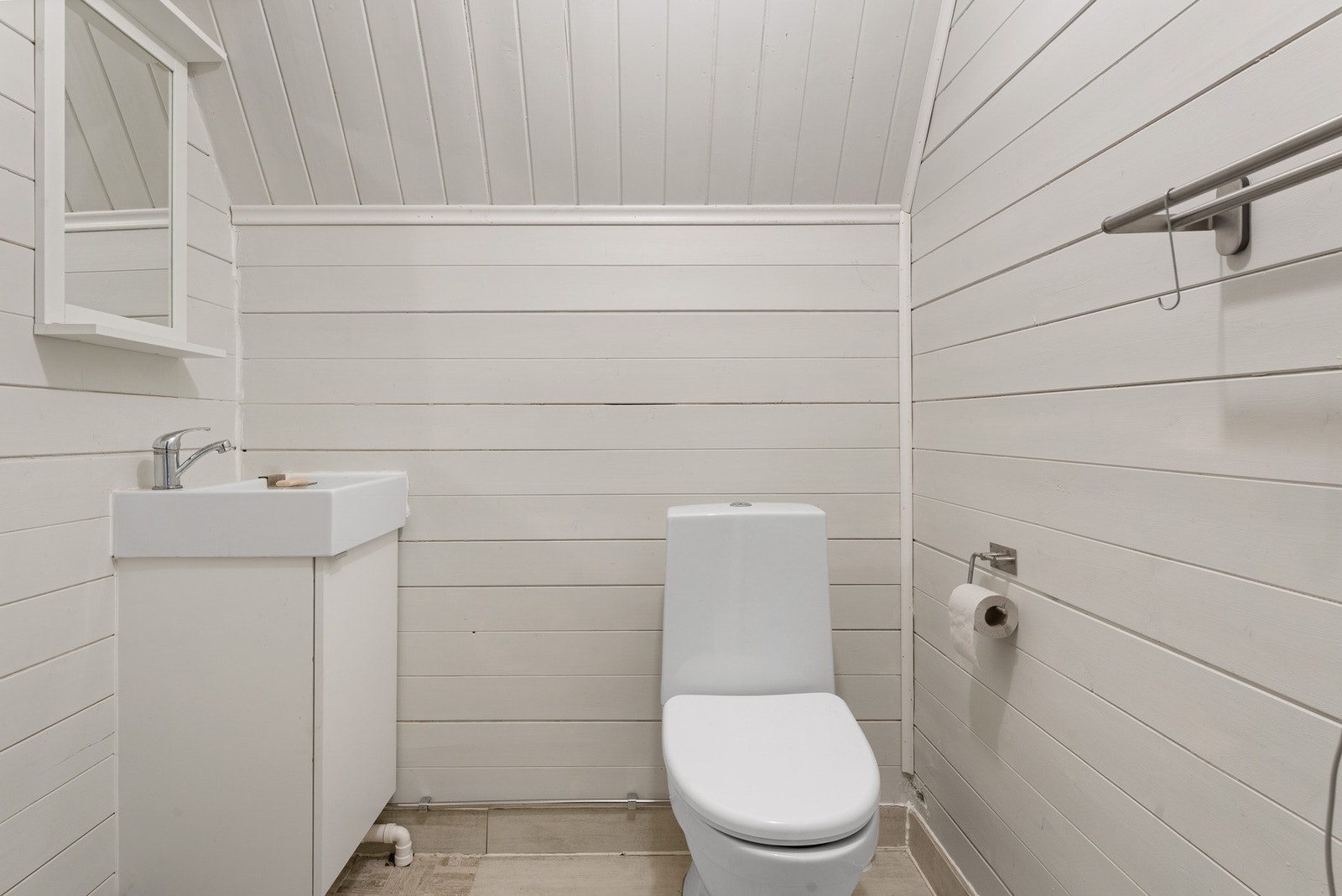 Wc- rom campinghytte. Galleribilde