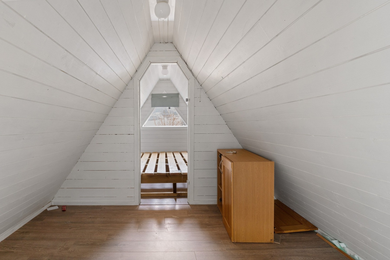 Loftetasje campinghytte. Galleribilde