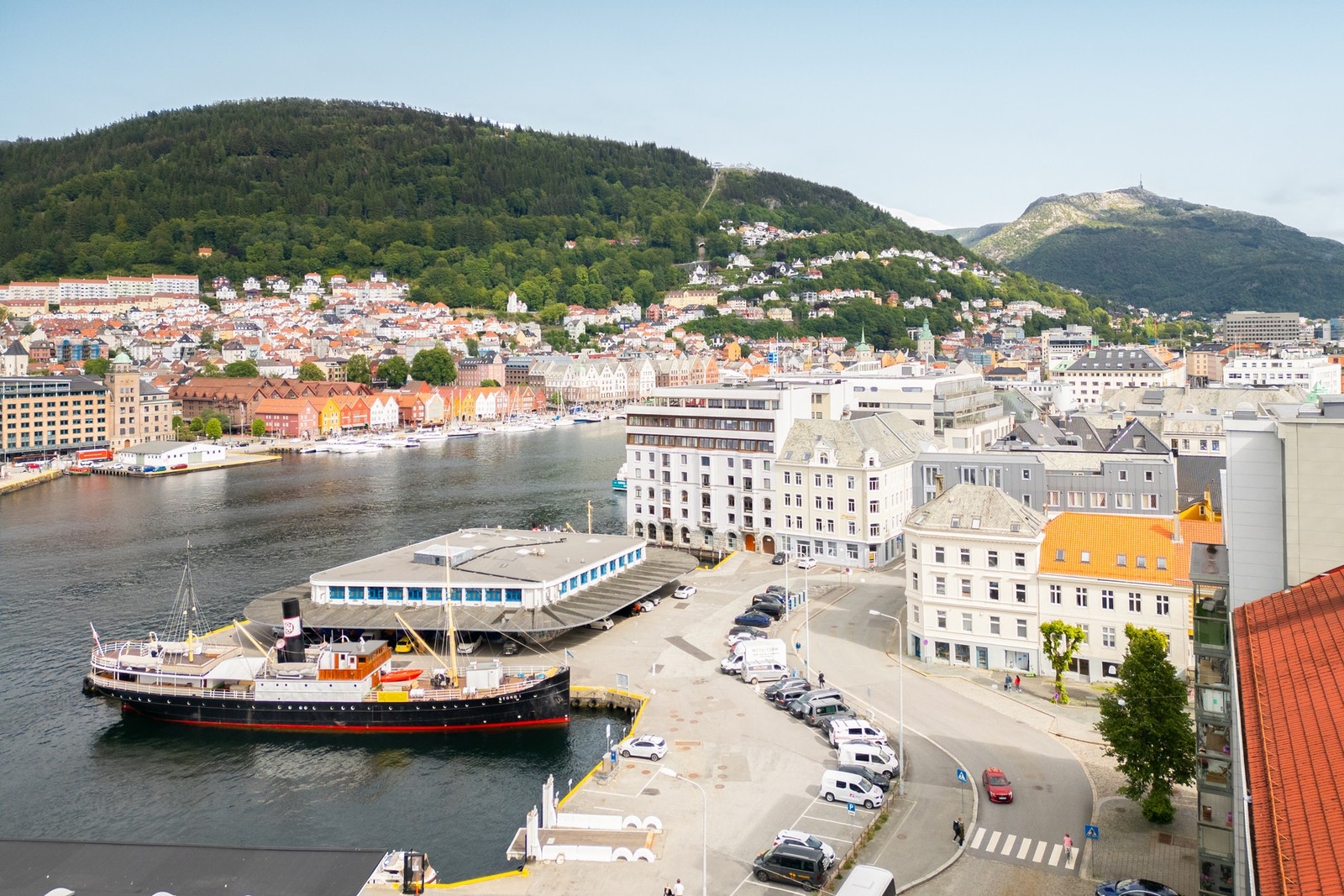 Det er også kort vei til Torgallmenningen, Bryggen og Fisketorget med byens fulle servicetilbud. Galleribilde