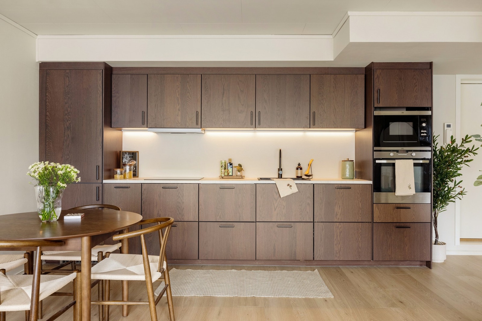 Her får du en flott 2-roms leilighet beliggende i byggets 8. etasje, med enkel heisadkomst. Galleribilde