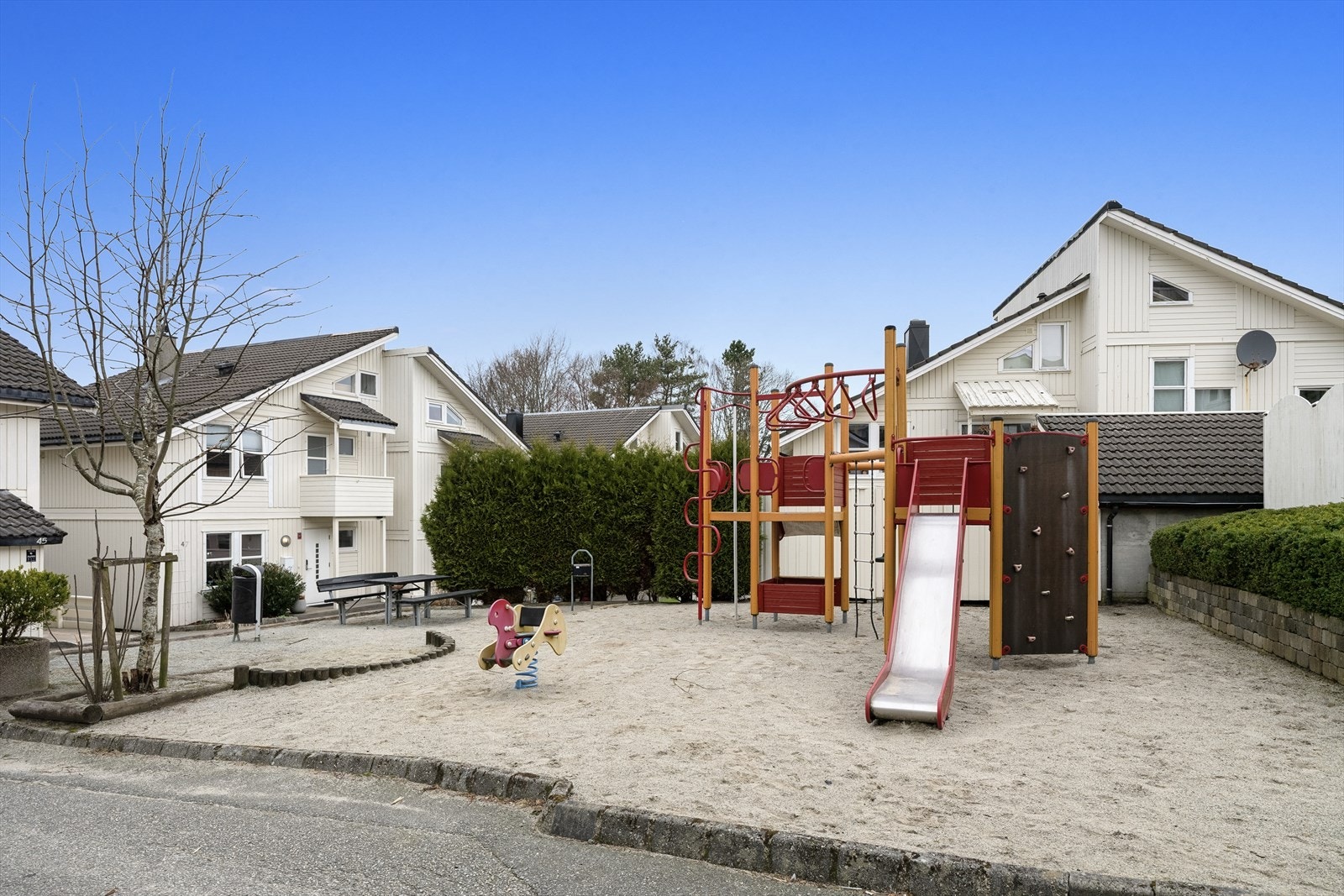 Rolig og trivelig nabolag som er både sentralt og barnevennlig. Galleribilde