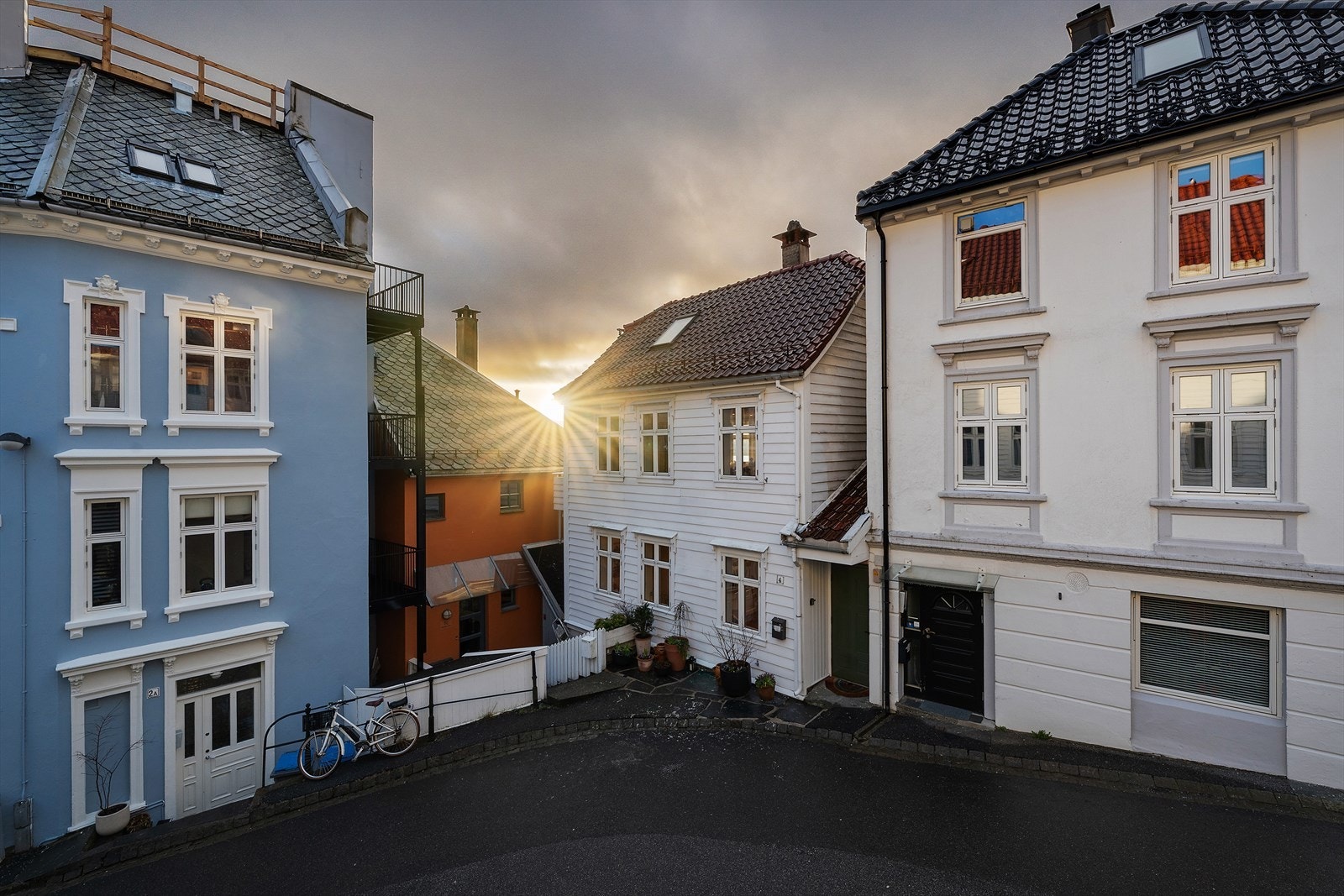 Boligen har en attraktiv beliggenhet i et populært og ettertraktet område. Galleribilde