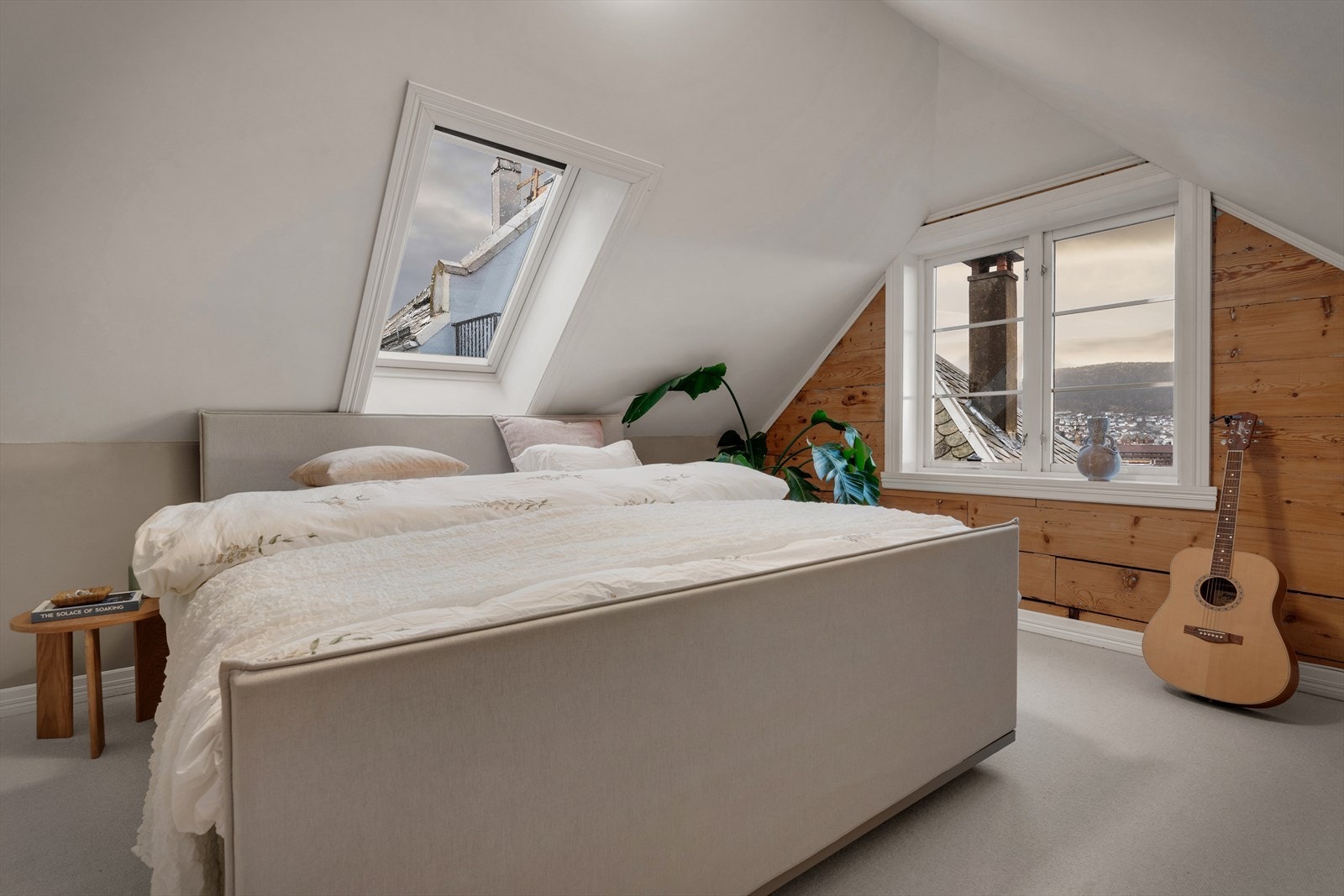 I loftsetasjen ligger et rom på 16,2 m², som gir gode muligheter for fleksibel møblering. Galleribilde