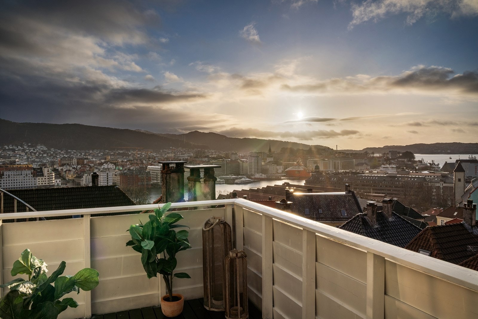 Eneboligen har en nydelig utsikt utover Bergen sentrum. Galleribilde