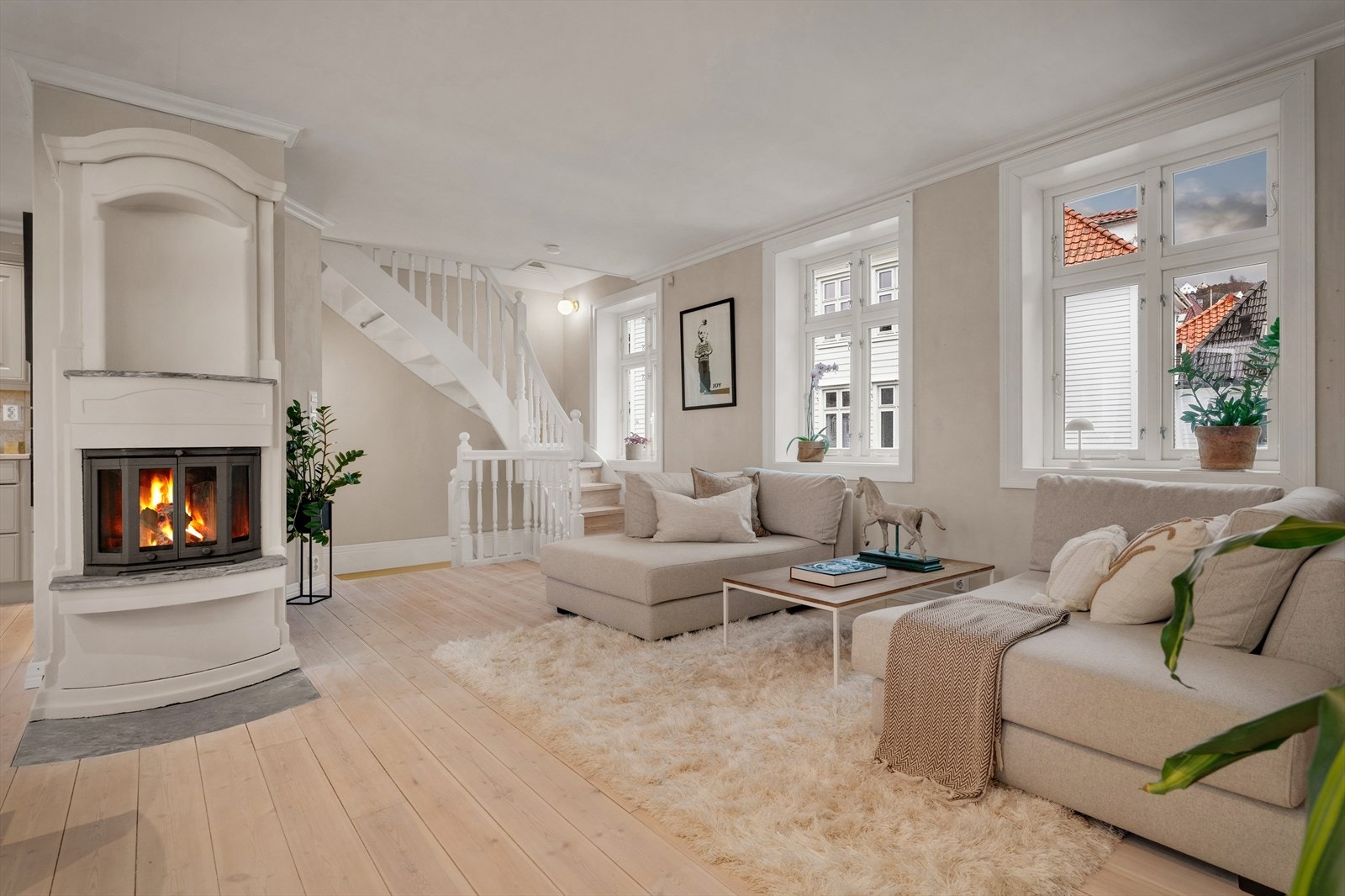 Stuen er lys og luftig, og skaper et ideelt samlingspunkt for kvalitetstid med familien. Galleribilde