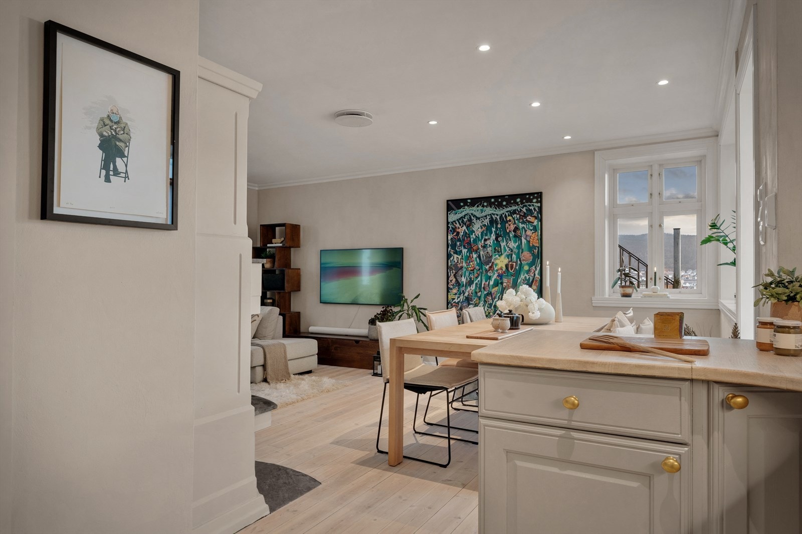 Stuen sett fra kjøkkenet Galleribilde