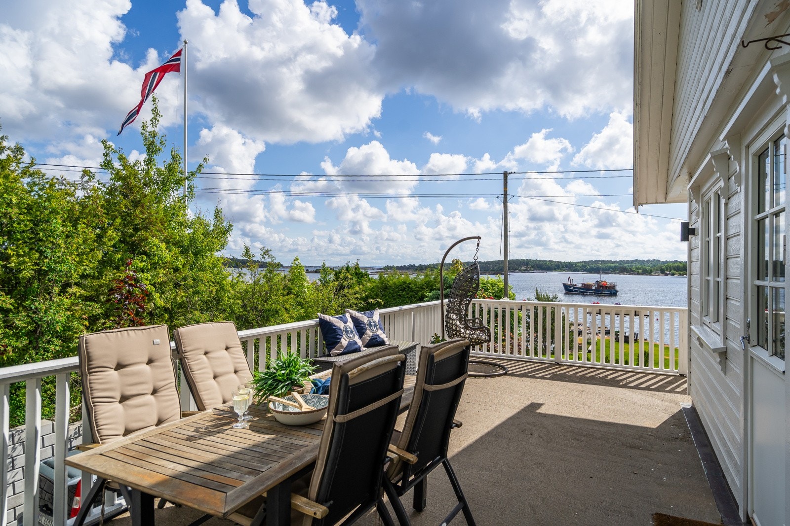 Terrasse ut fra kjøkkenet Galleribilde
