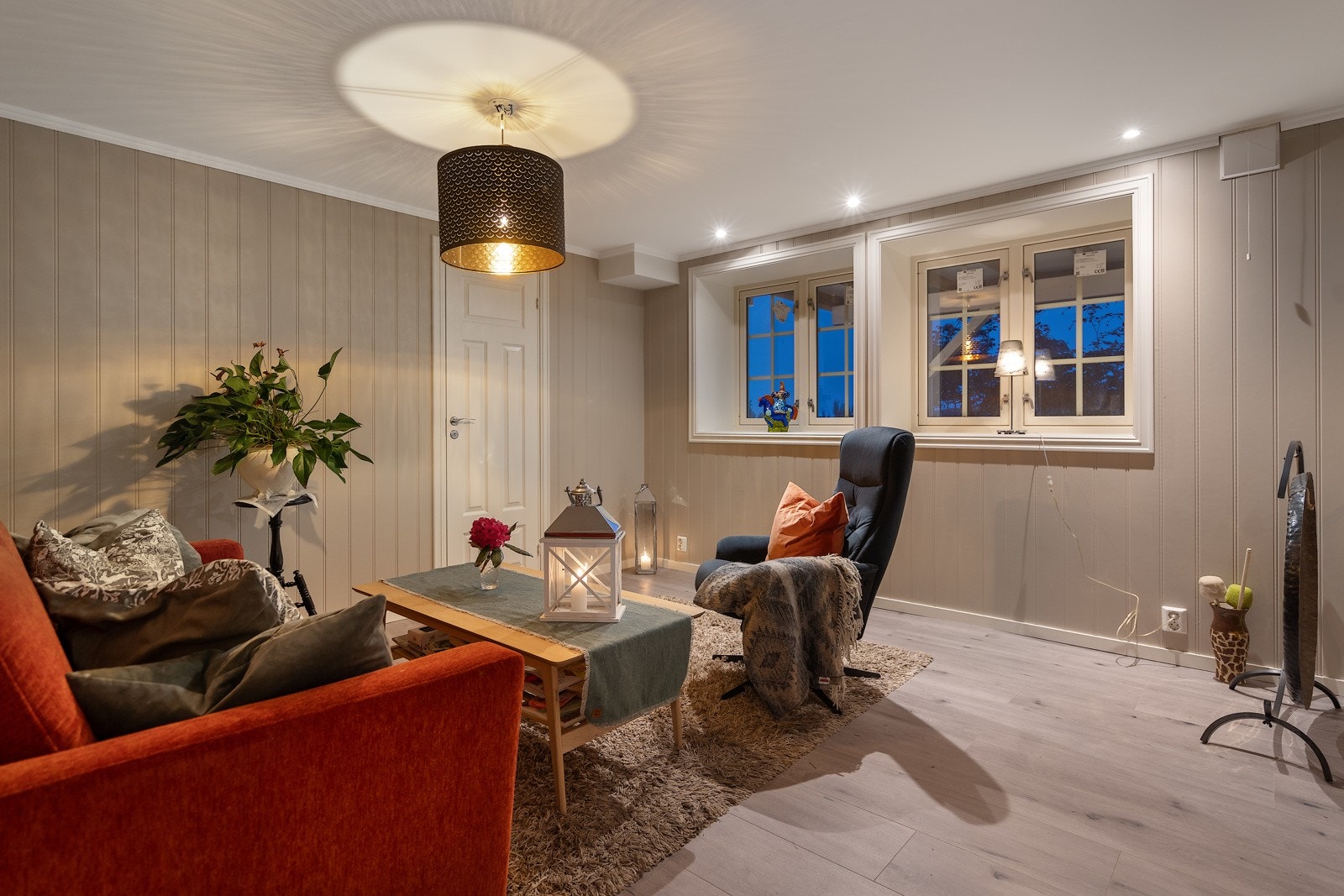 Stue med svært god standard og god plass Galleribilde