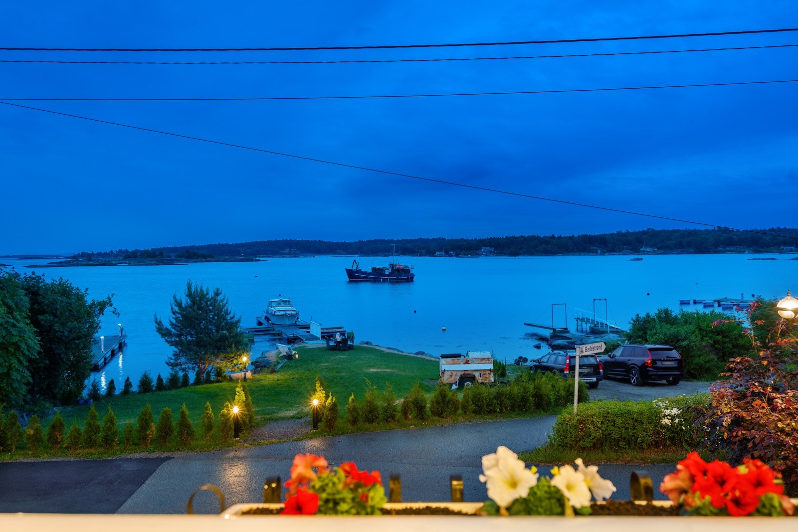 Utsikt over fjorden på kvelden Galleribilde
