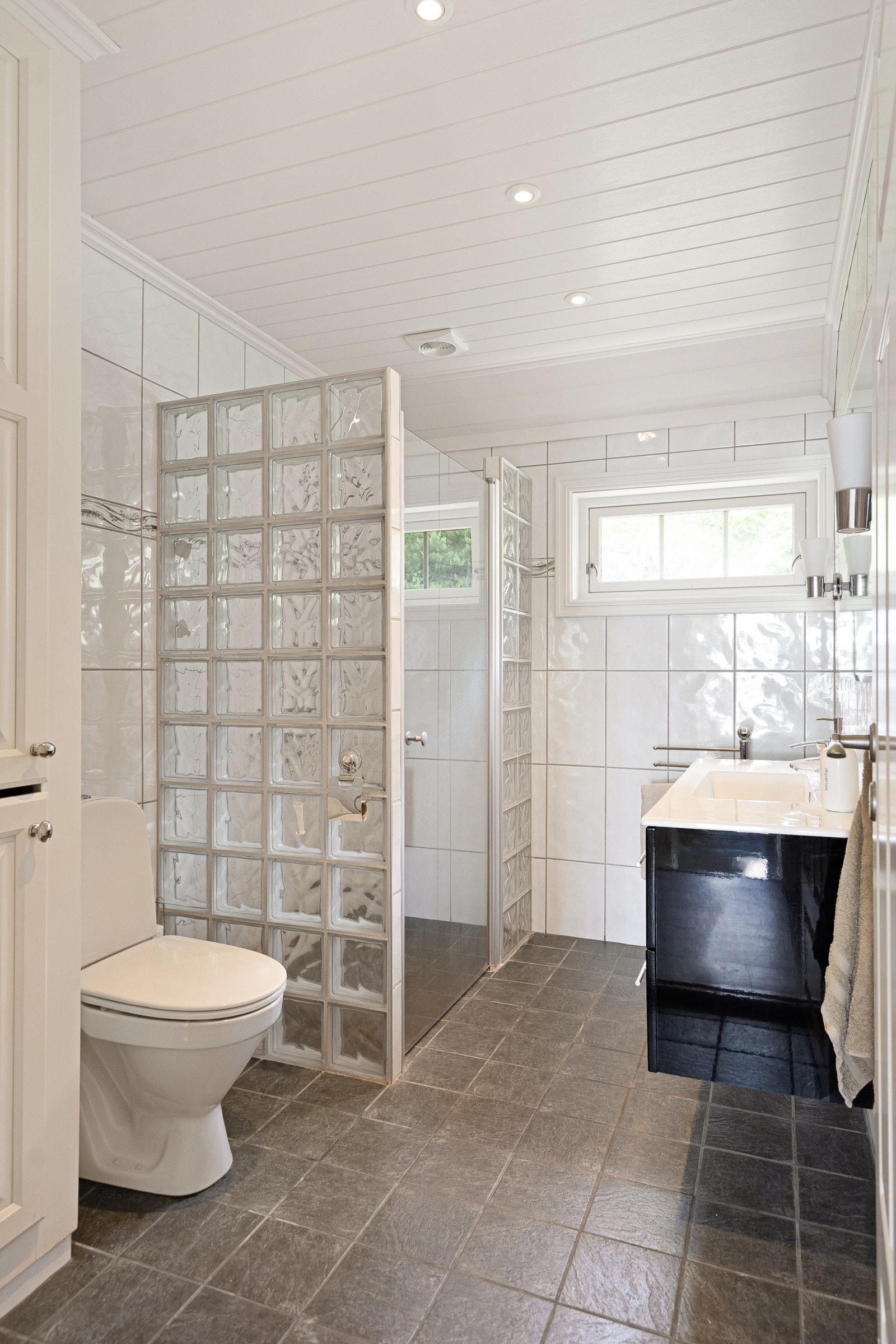 Flislagt baderom med varmekabler Galleribilde