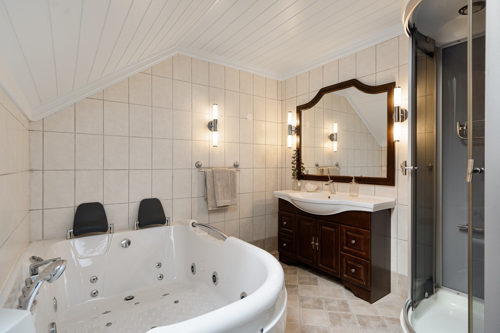 Delikat og pent bad i toppetasjen fra 2012 Galleribilde