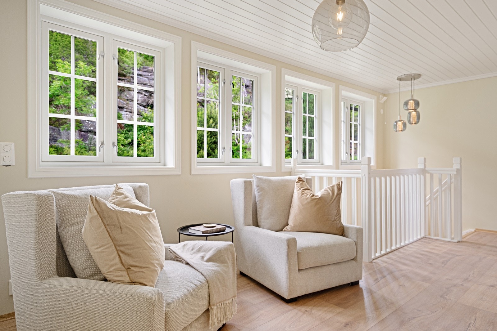 Svært lys og stor loftstue (alt nytt i 2024) Galleribilde