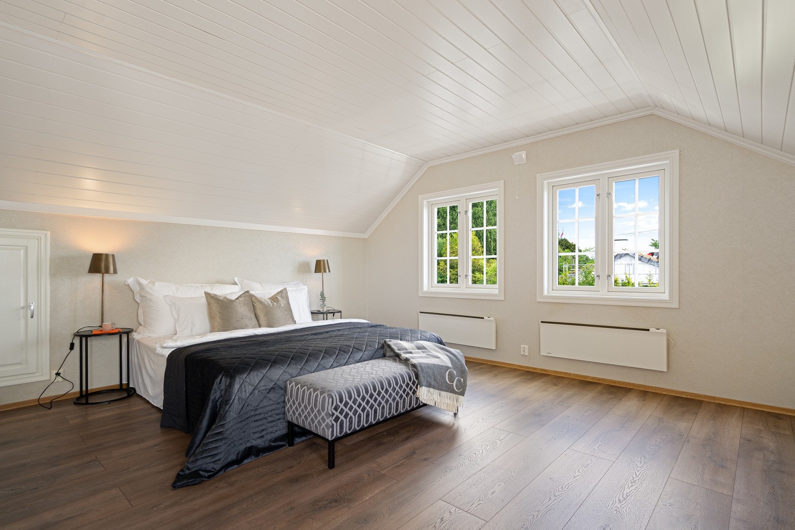 Master / hovedsoverom med enorm plass Galleribilde