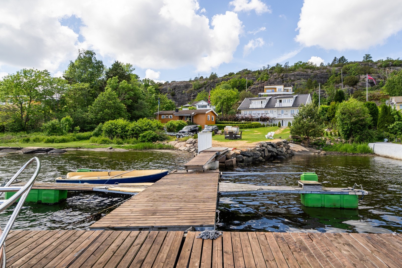 Mulighet for kjøp av parsell med brygge; Brygga har flere båtplasser Galleribilde