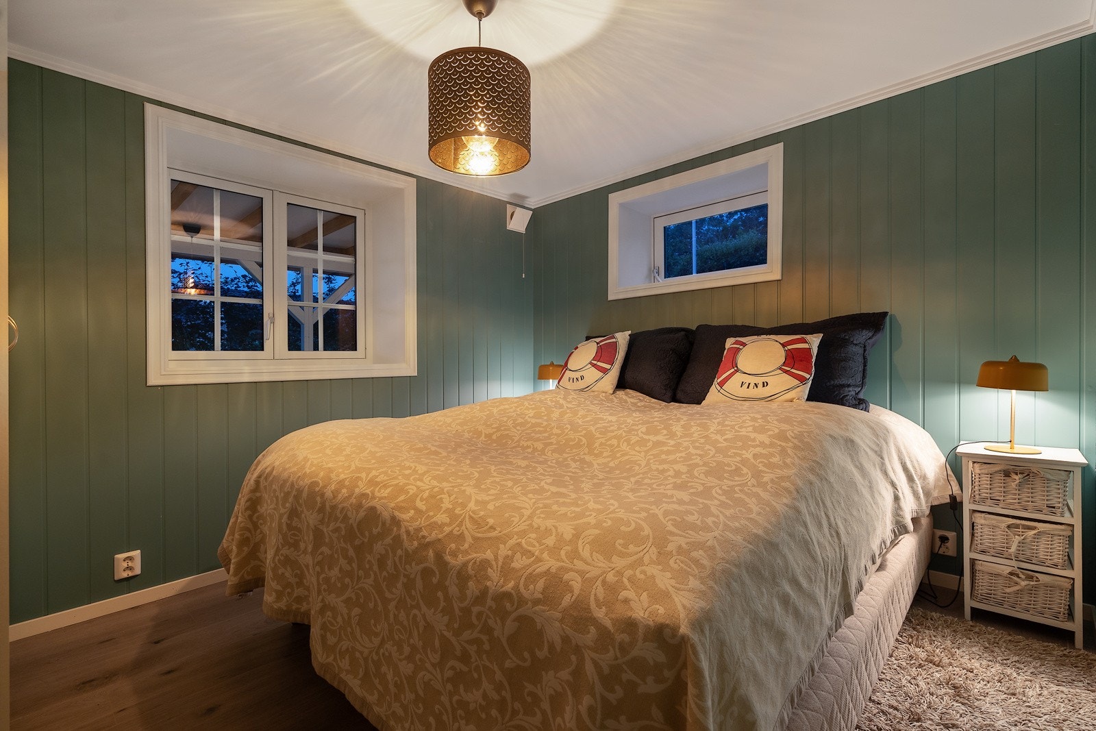 Soverom med god plass til garderobe Galleribilde