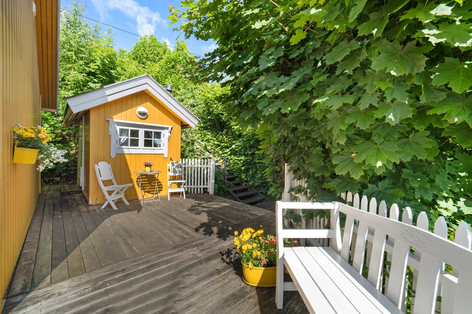 Uthus med bod og toalettrom. Galleribilde