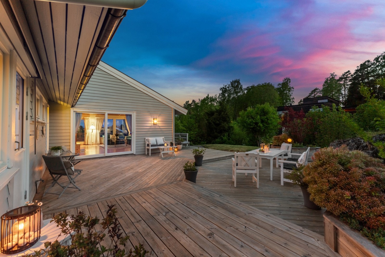 Her kan du tilbringe lange sommerkvelder, nyte stillheten og de varme, lyse kveldene Galleribilde