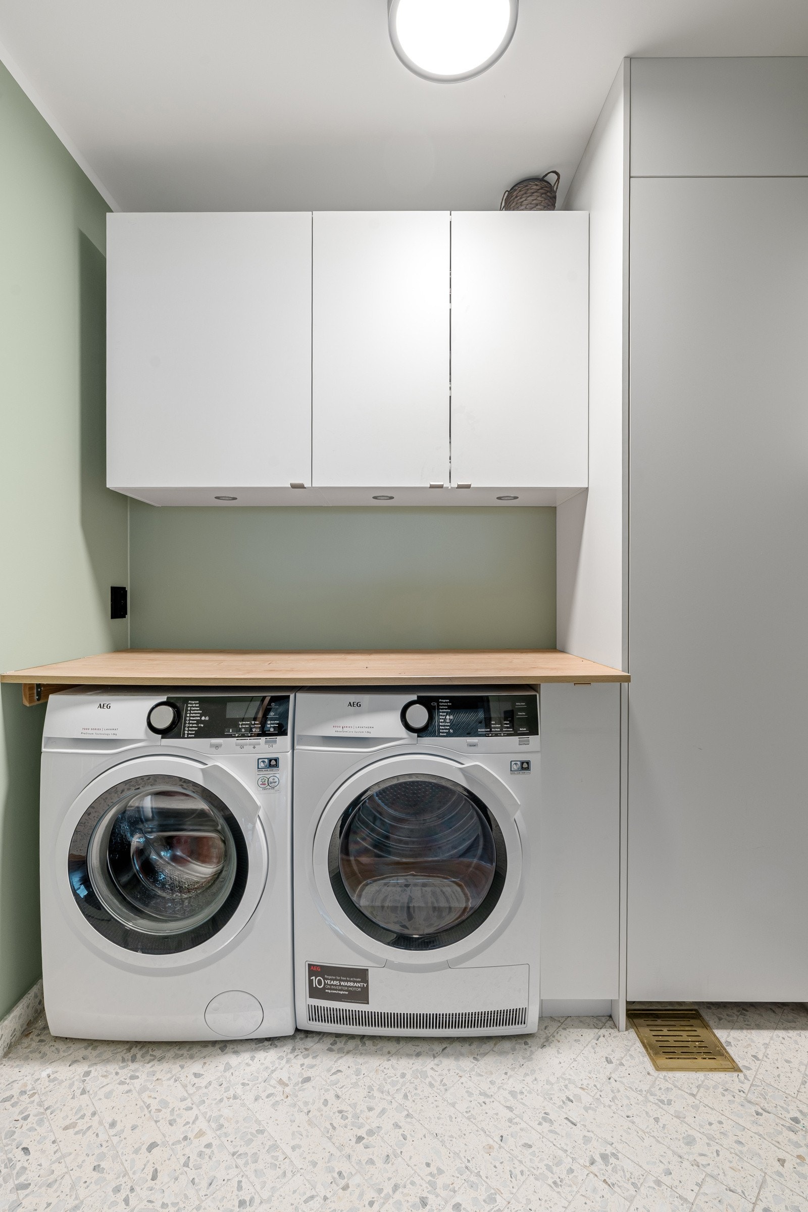 Leiligheten har eget vaskerom. Praktisk innredning hvor sengetøy og diverse kan lagres. Galleribilde