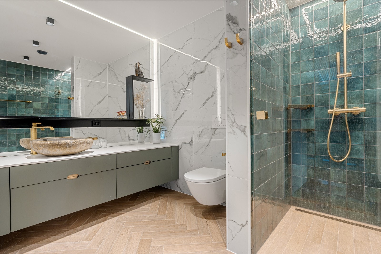 Dusjnisje med glassdør. Galleribilde