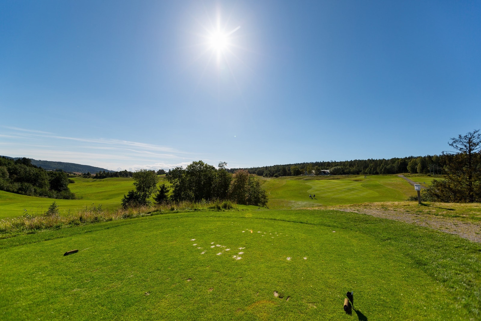 Rekreasjonsmulighetene er mange, fra Kniplia Skisenter om vinteren til idylliske badevann som Lysdammen om sommeren. Galleribilde
