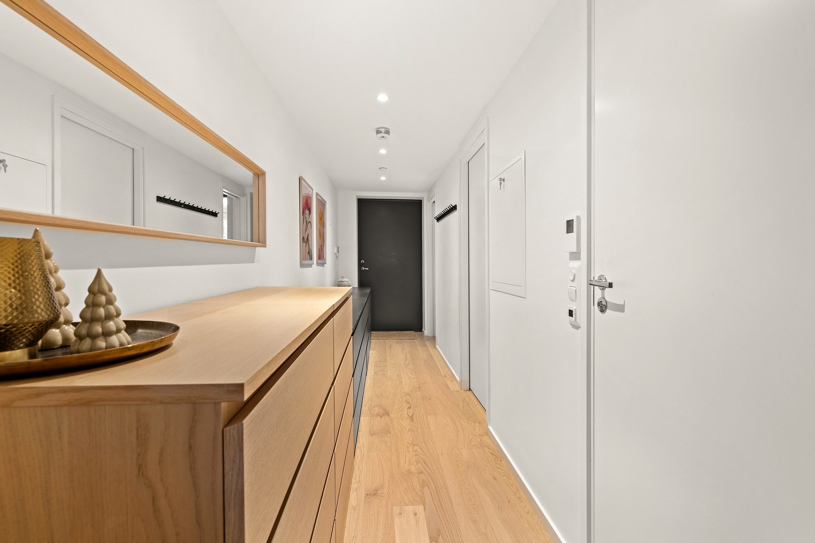 En innbydende entré ønsker velkommen inn. Galleribilde