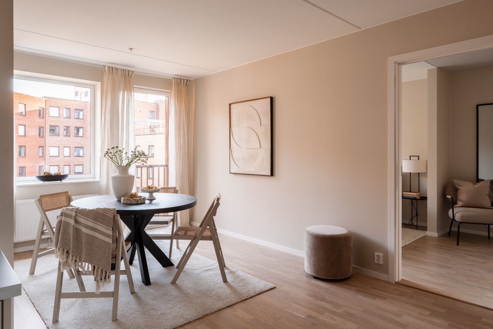 Det er vannbåren gulvvarme i boligen med unntak av soverom. Galleribilde