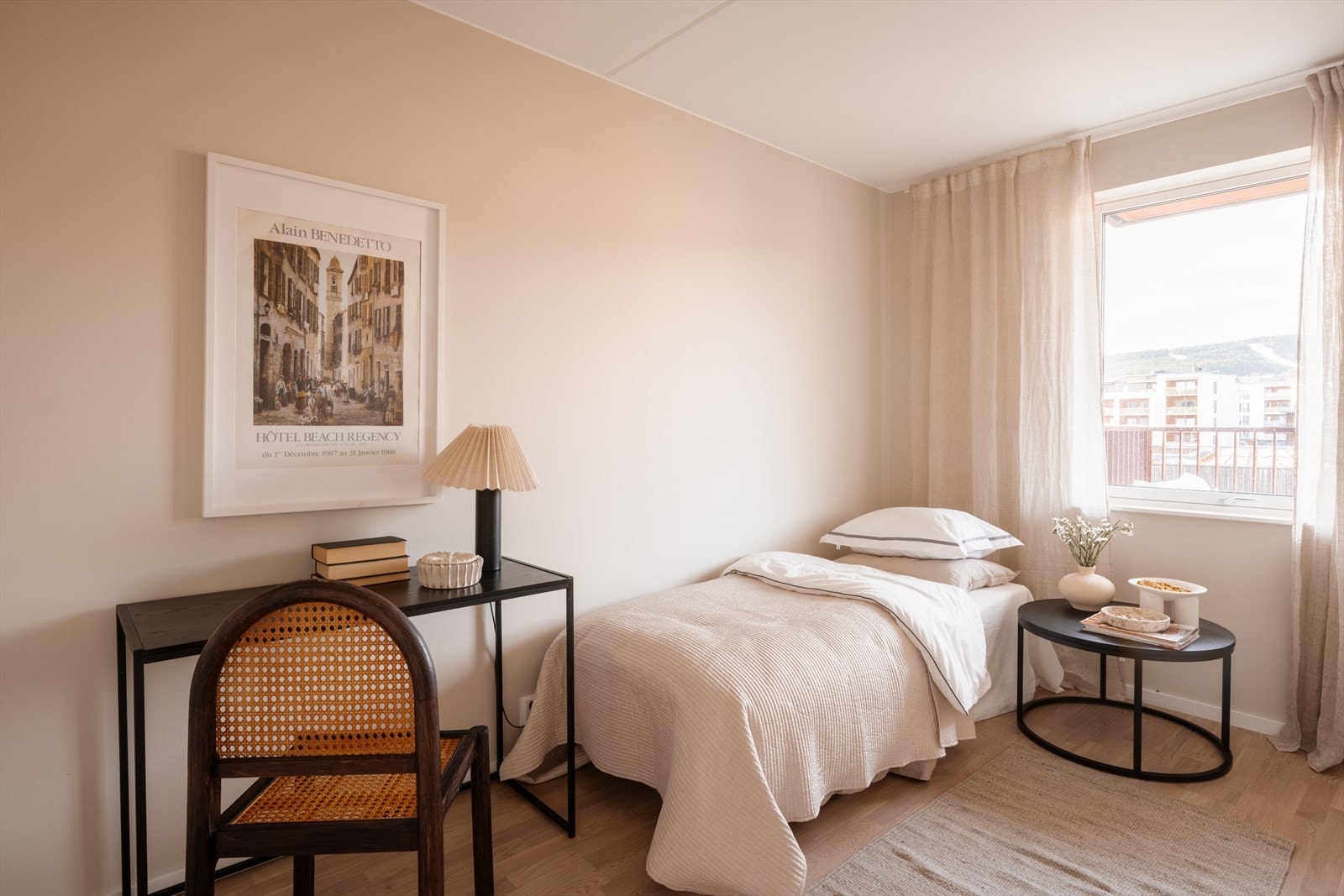 Det ene rommet har utsikt mot Grefsenkollen og lite/ingen innsyn. Galleribilde