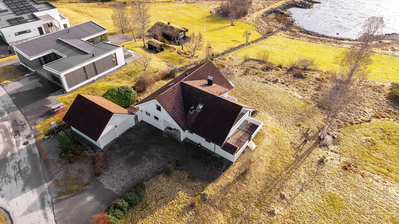Dronebilde av eiendommen tatt fra nordvest Galleribilde