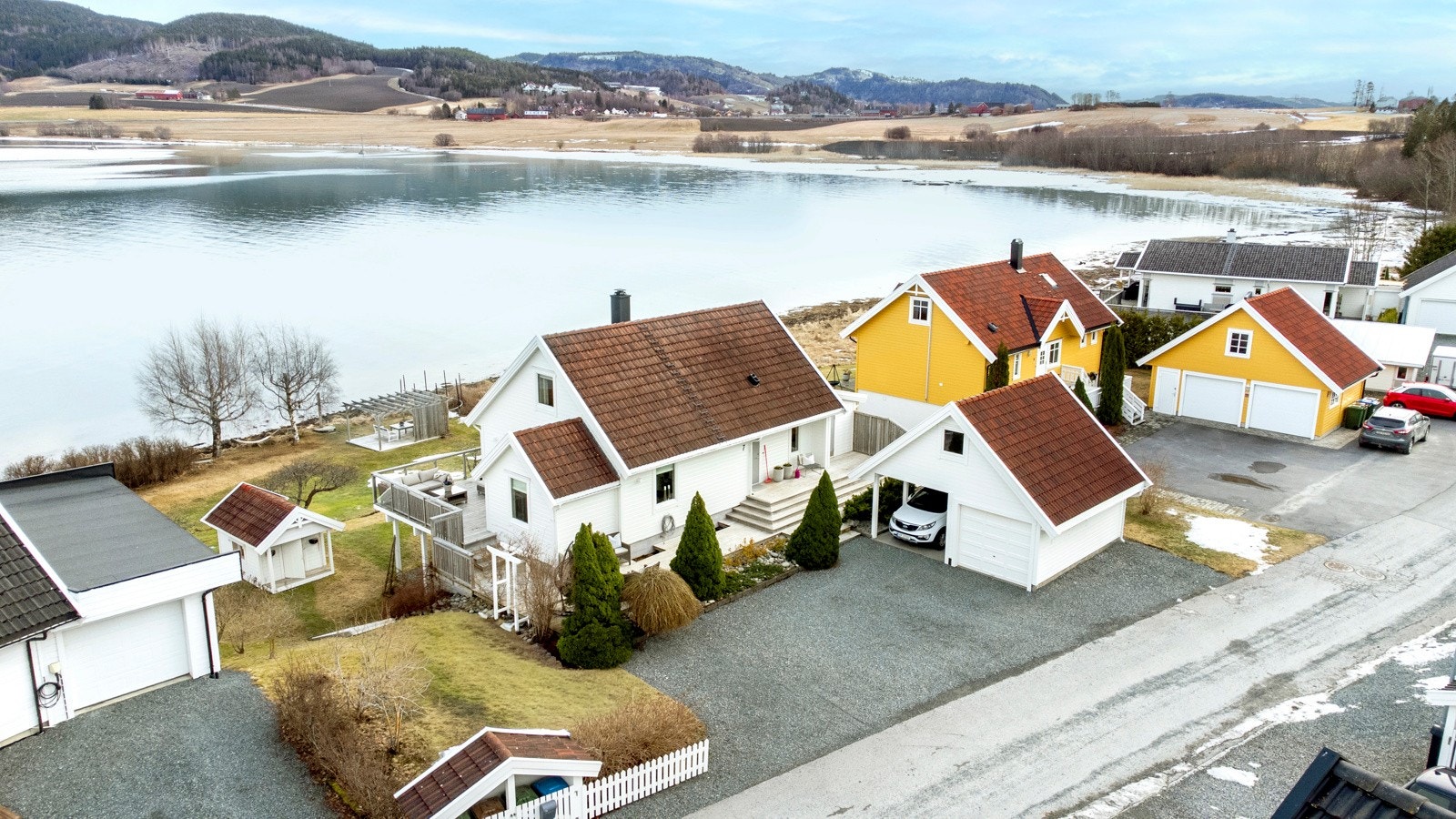 Eneboligen går over 3 plan, og har et totalt bruksareal på 234 kvm. Galleribilde