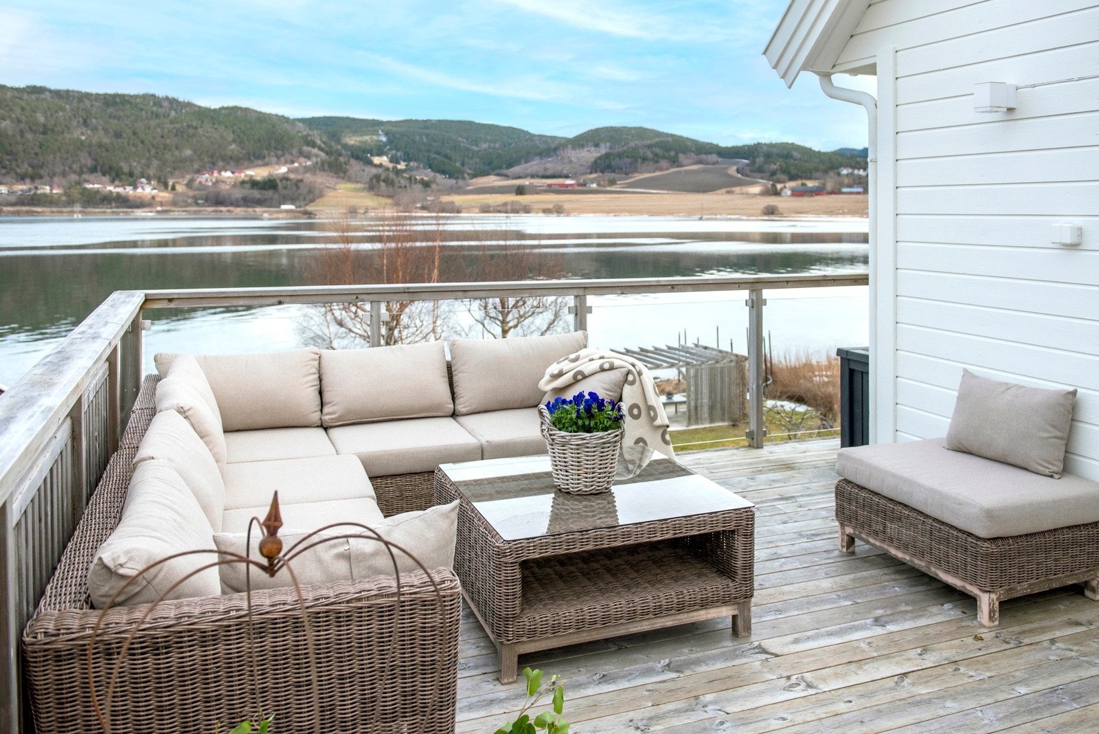 God plass til utemøbler og grill. Galleribilde