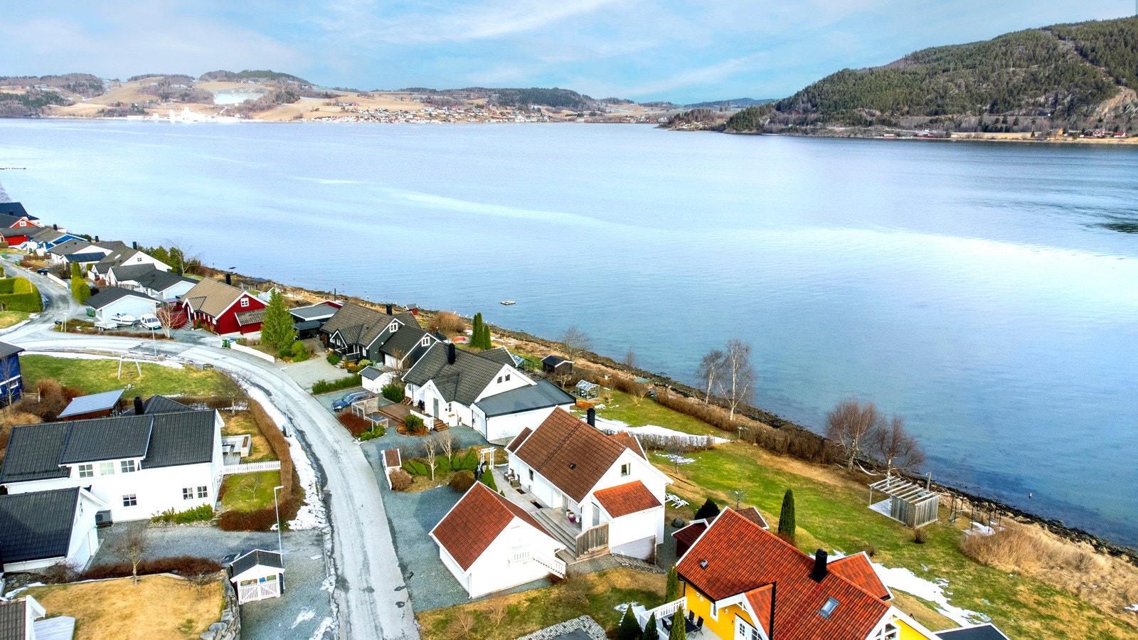 Nydelig utsikt over fjorden. Galleribilde