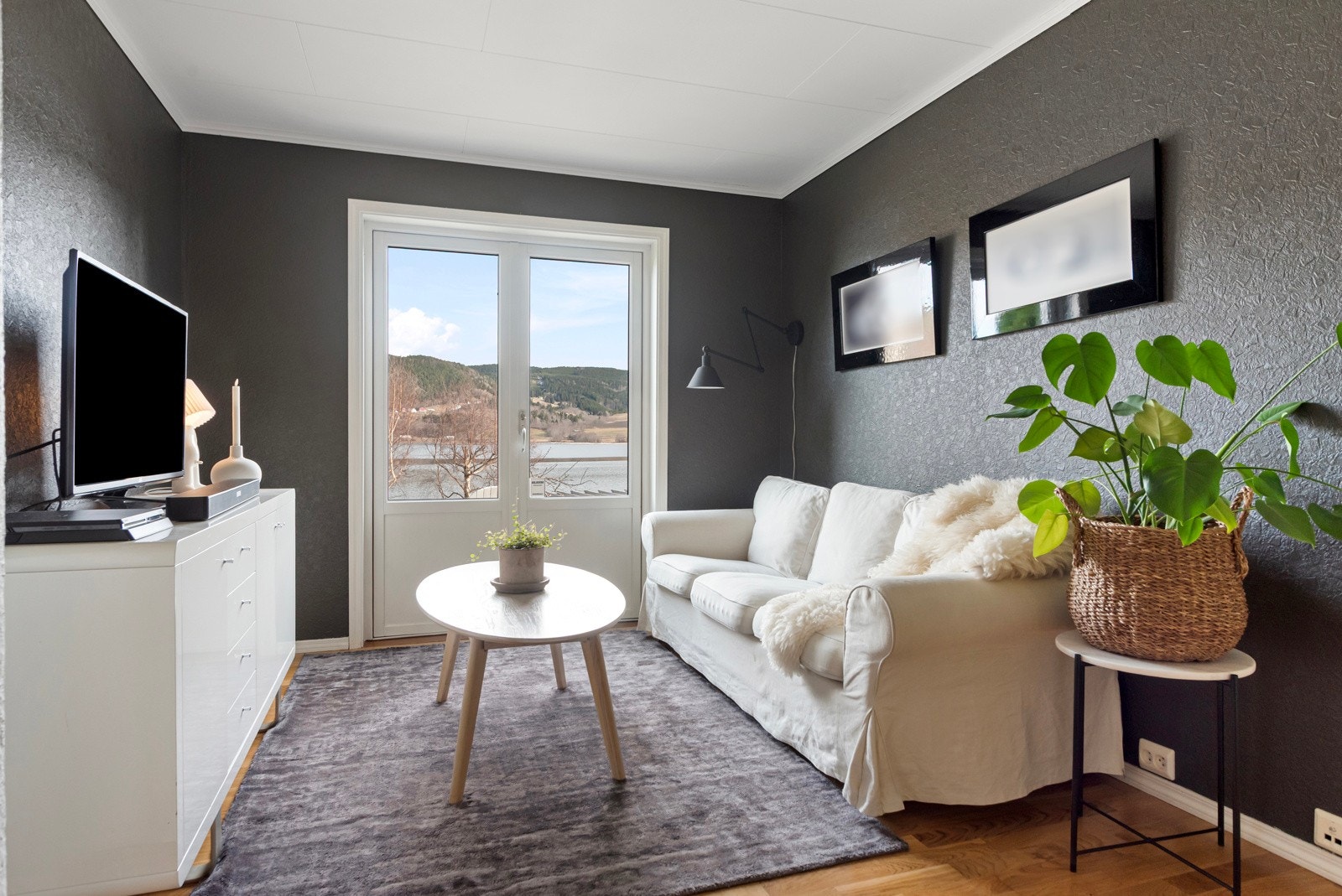 Sokkeletasjen inneholder stue, 3 soverom, bad og teknisk rom. Galleribilde