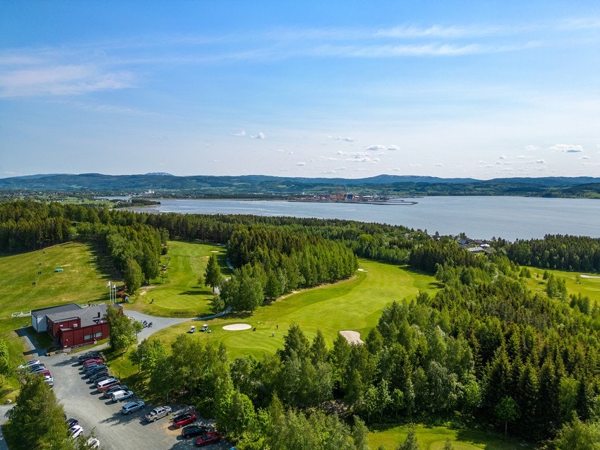 En av norges flotteste golfbaner ligger innen kort gangavstand fra boligen. Galleribilde