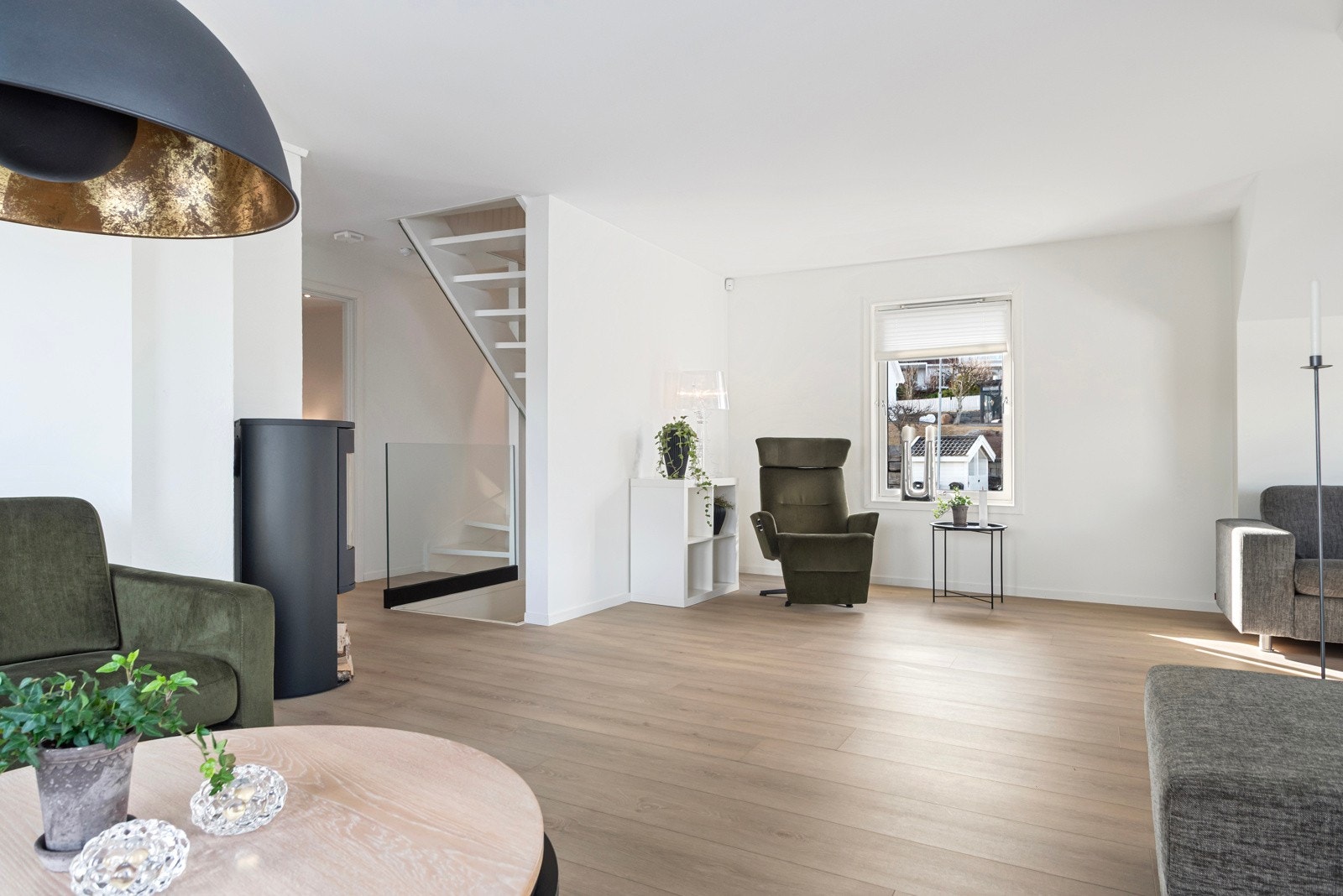 Det er også installert vedfyring både i sokkel og hovedetasje. Galleribilde