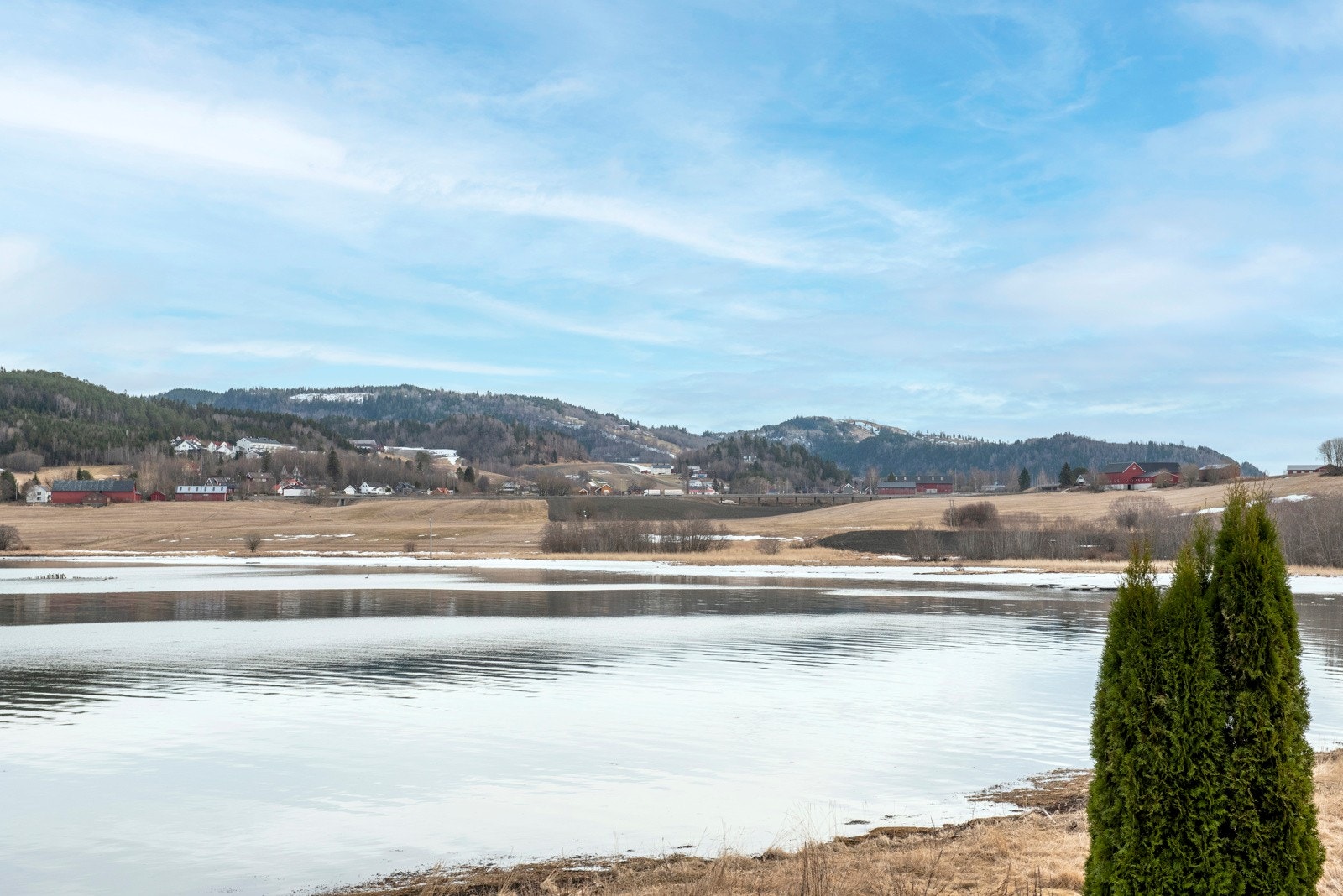 Flott utsikt over omgivelsene fra terrassen. Galleribilde