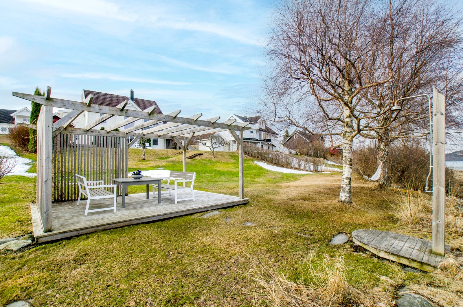 Bademulighet fra egen eiendom - her ligger forholdene til rette for ekte sommeridyll. Galleribilde