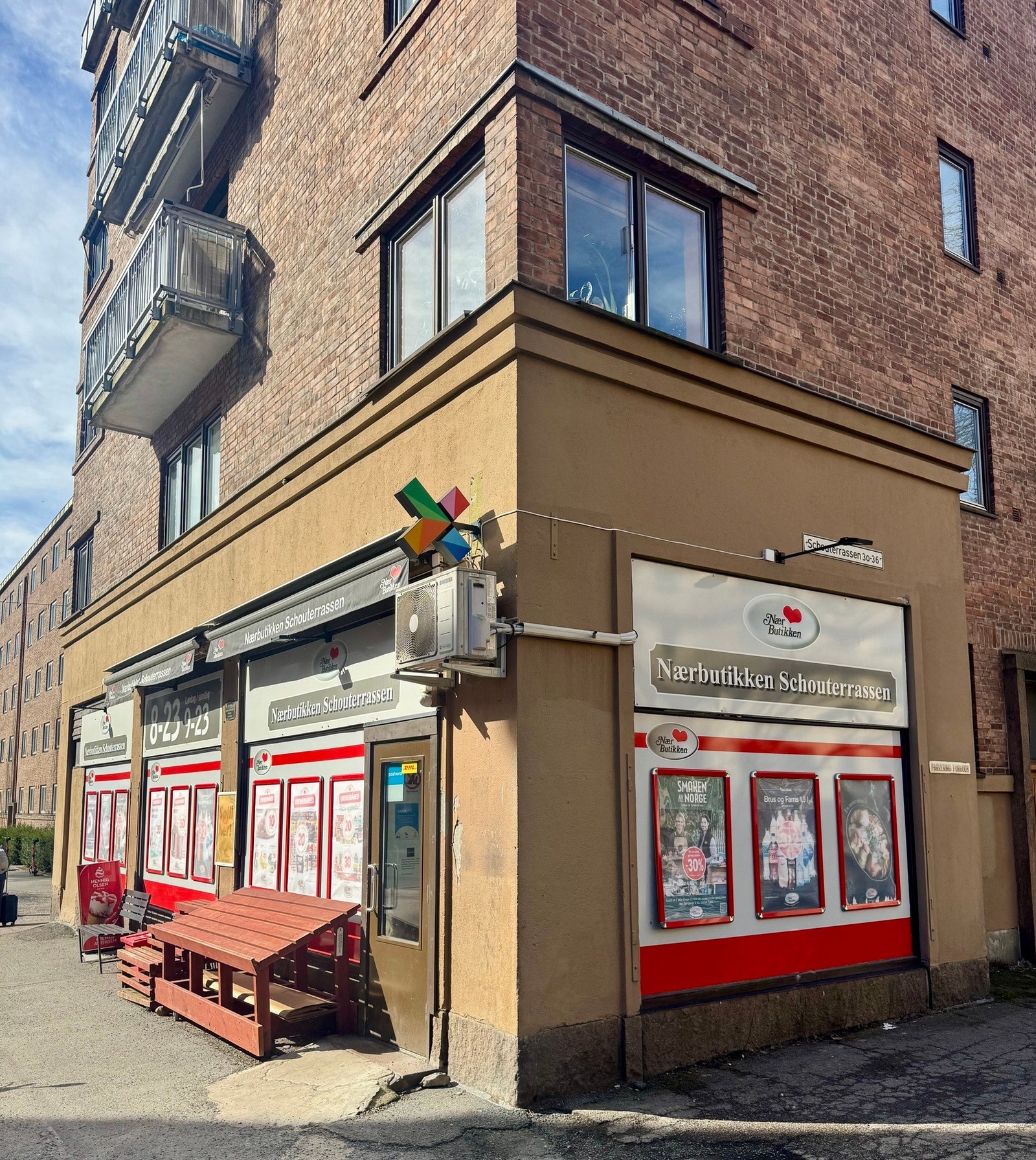 Nærbutikken Schouterrassen i umiddelbar nærhet. Galleribilde