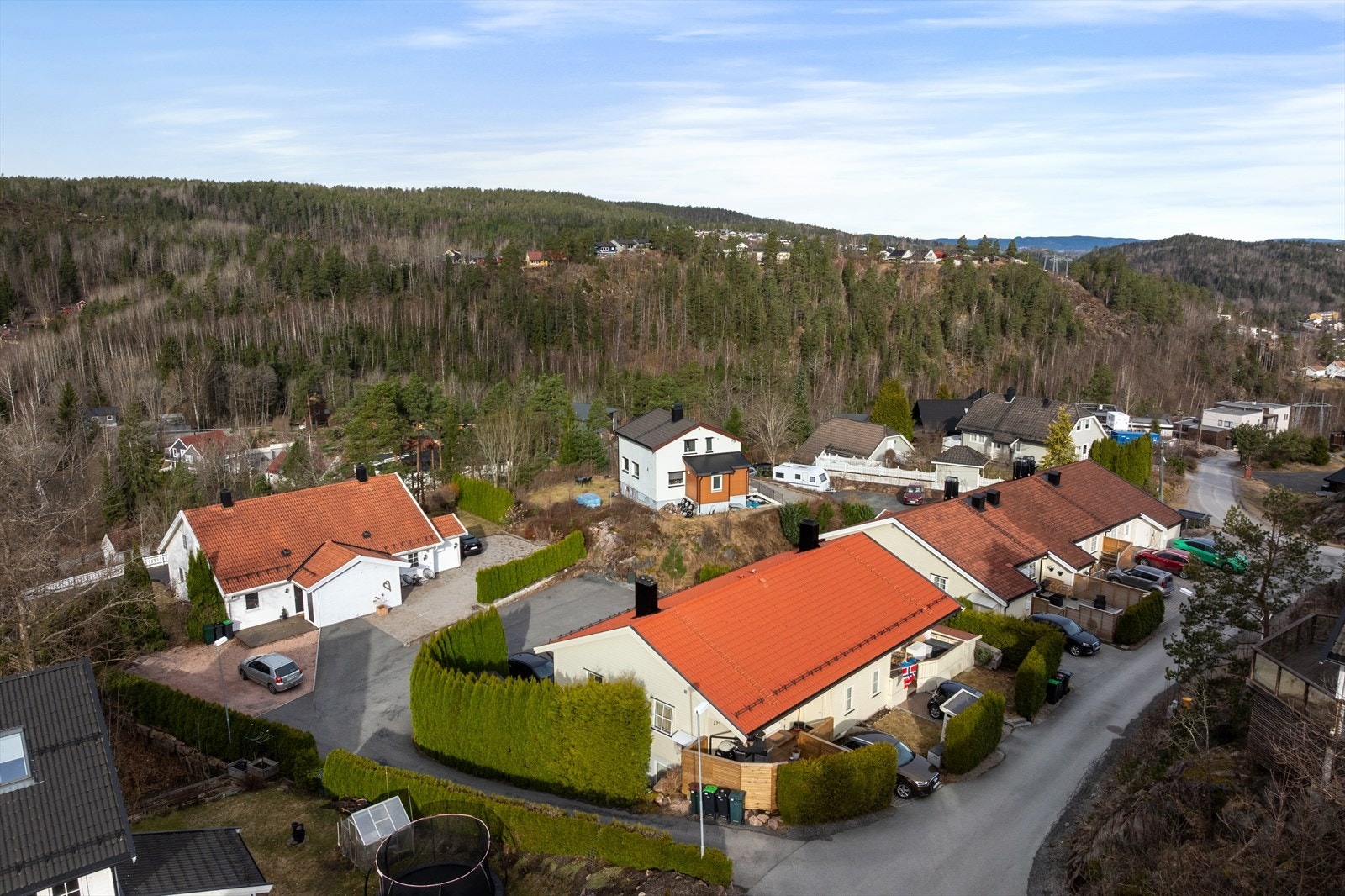 For transport er Gunnaråsen bussholdeplass kun 6 minutter unna, med linje 251. Galleribilde
