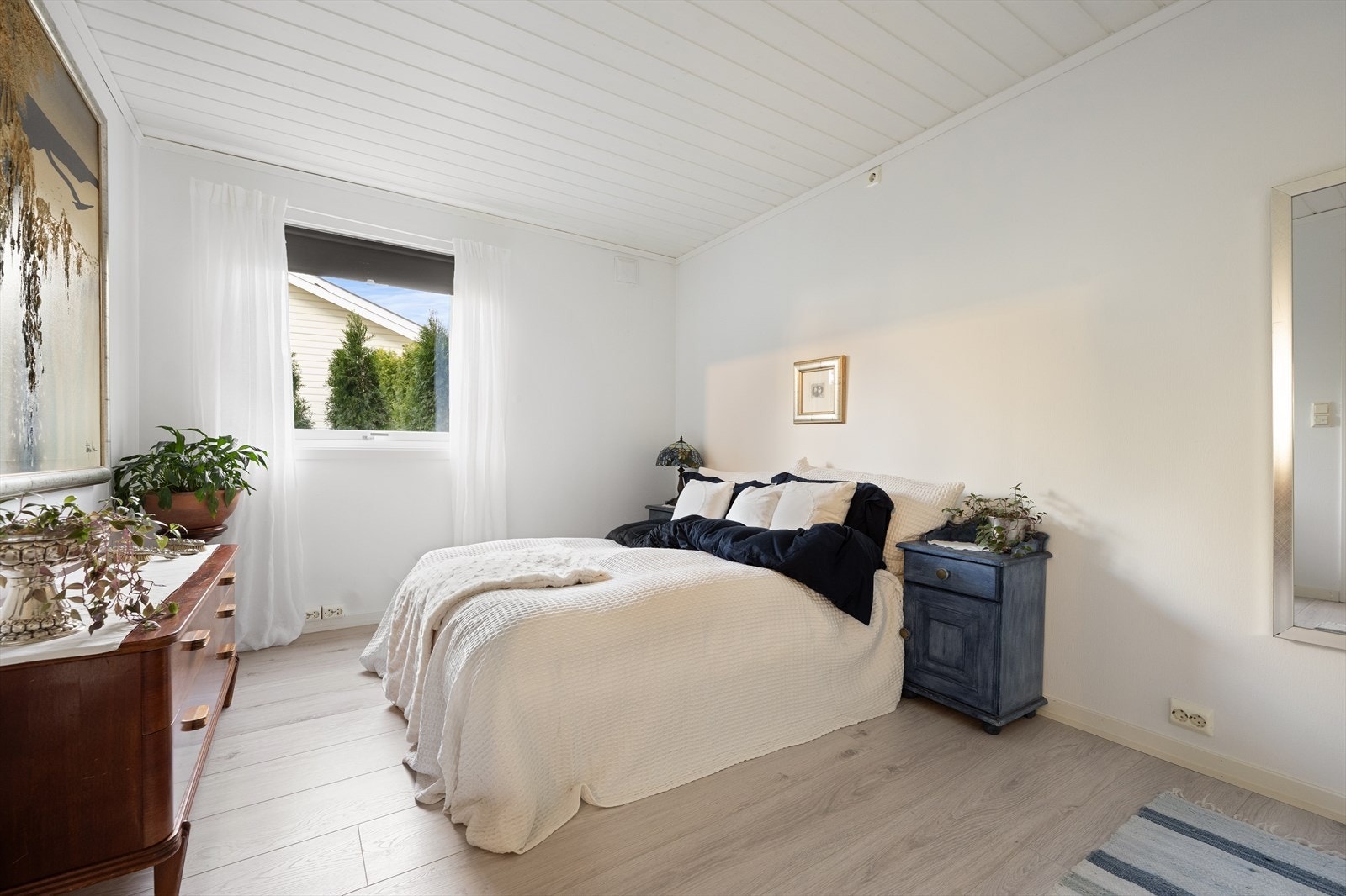 Hovedsoverommet har også varmekabler i gulvet og vegger av plater. Galleribilde