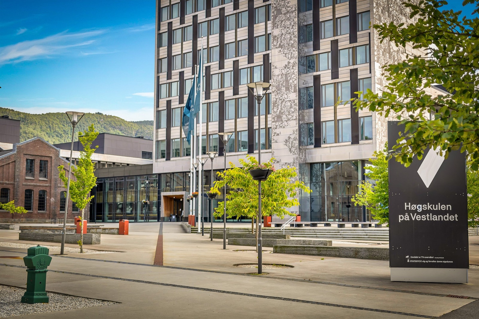 Høgskolen på Vestlandet er et par stopp unna! (Kronstad bybanestopp) Galleribilde