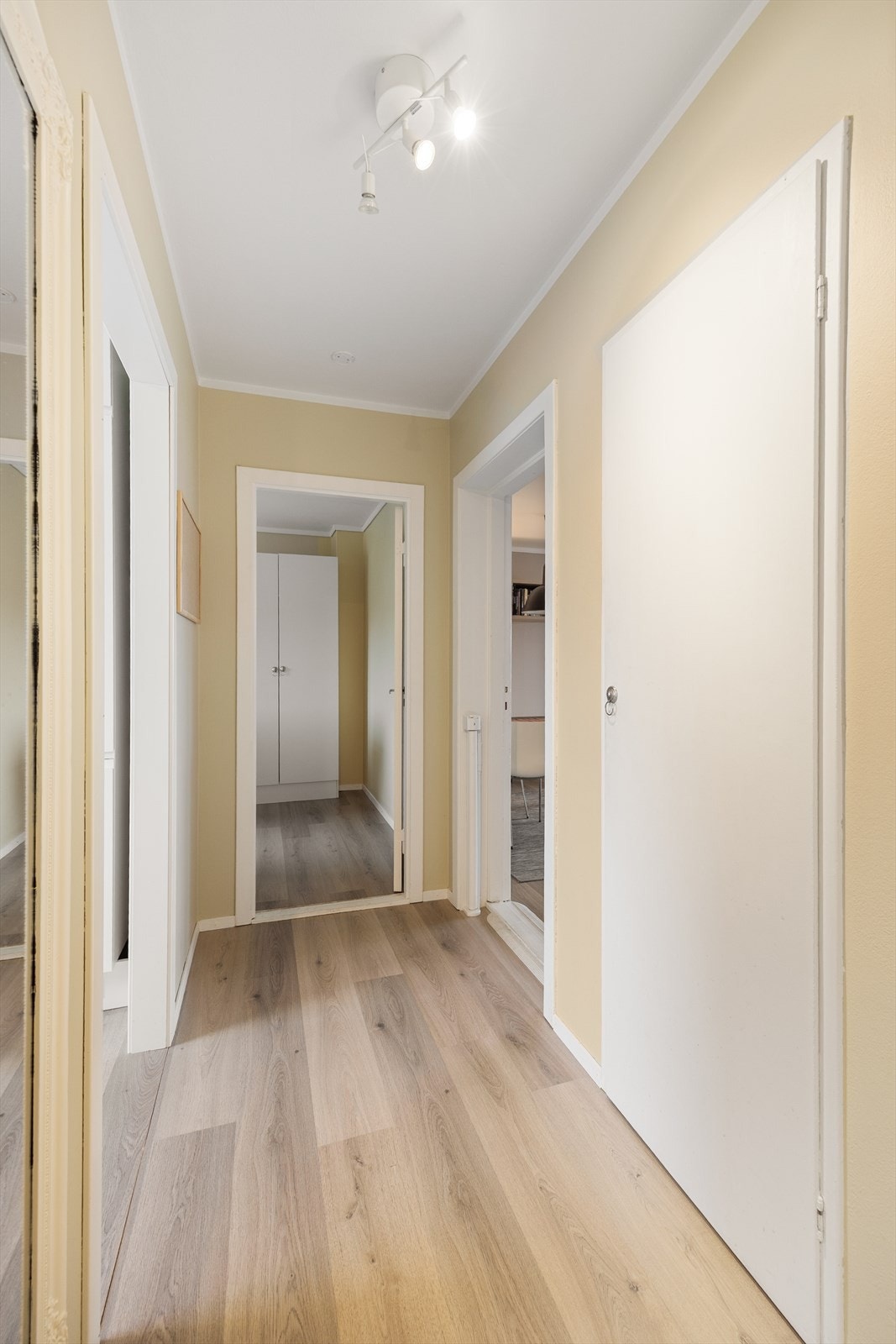 Det er montert dørtelefon i entre for enkelt å kunne slippe besøkende inn. Galleribilde