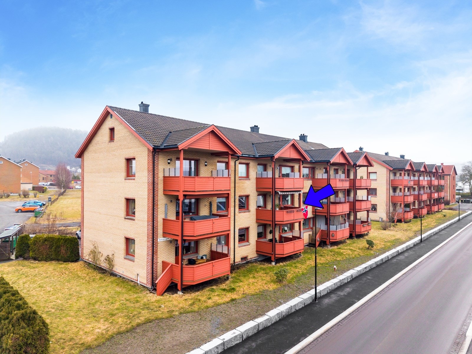 Det er kort avstand til Hovenga senteret og flere matbutikker, hyggelige Osebakken og Porsgrunn sentrum med alle fasiliteter. Galleribilde