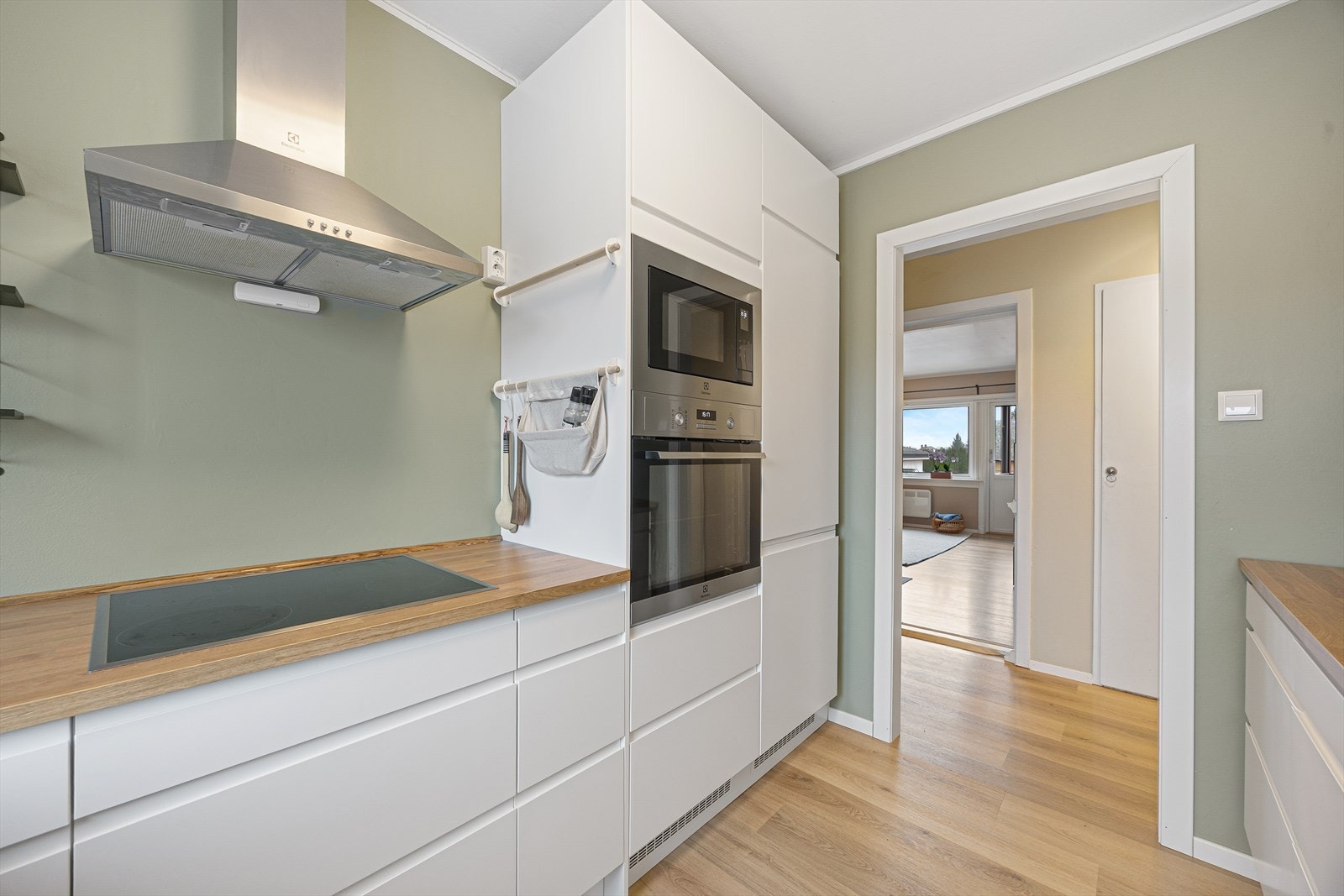 Over stekesone er det ventilator med kullfilter. I tillegg er det montert vannstoppsystem. Galleribilde