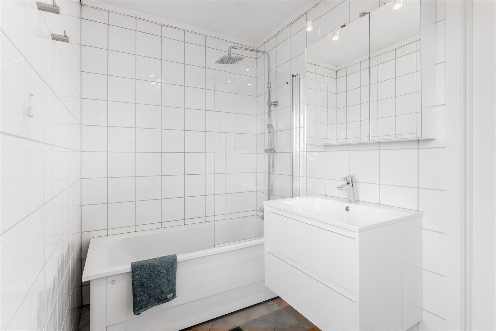 Badekar med dusj Galleribilde