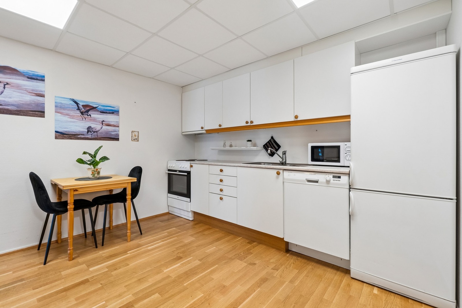 Videre fra entréen kommer du inn til kjøkkenet. Galleribilde