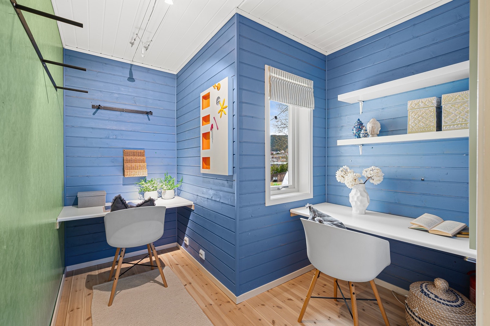 Praktisk kontor på 5,4 kvadratmeter. Galleribilde