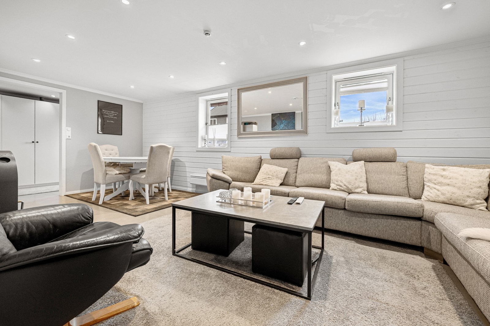 Sokkeletasjen har et bruksareal på 98 kvm. Galleribilde