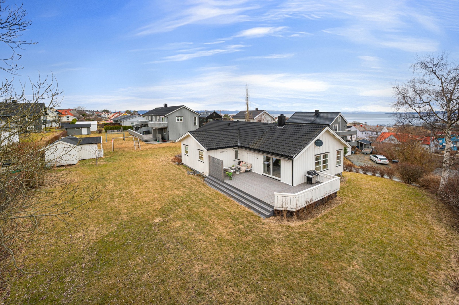 EiendomsMegler 1 ved Markus Tangvik har gleden av å presentere en fantastisk enebolig med stor hage i Nerviksvegen 4. Galleribilde