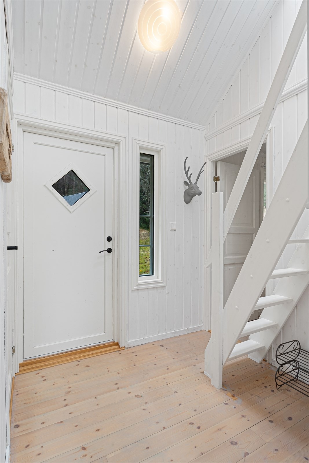 En lys og luftig gang ønsker deg velkommen inn Galleribilde