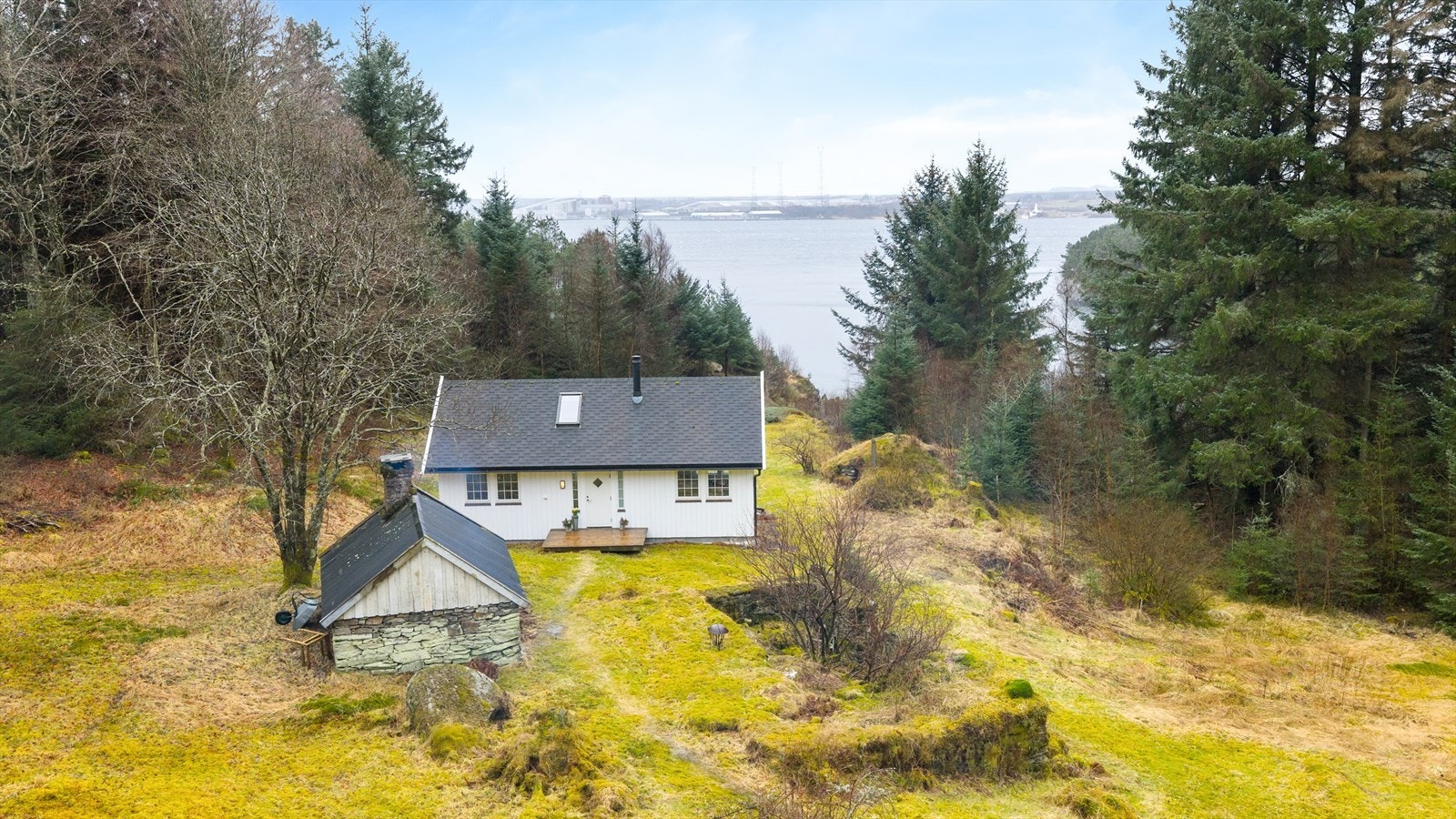 Velkommen til Gamle Tuastadvegen 90 - presentert av Kristen Brekke i Meglerhuset Rele Galleribilde